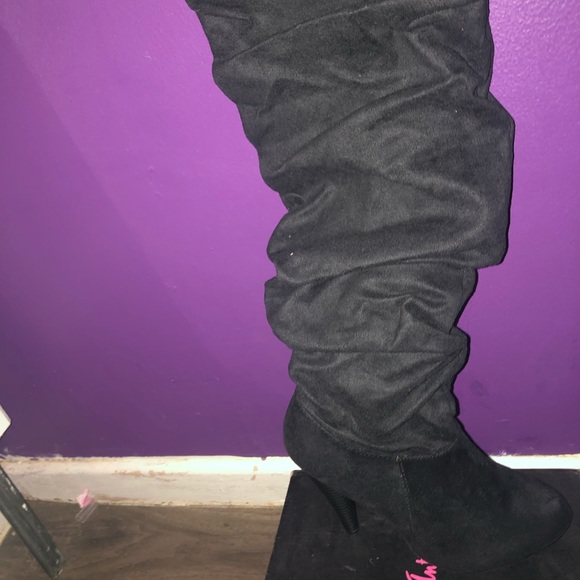Black suede McKay thigh boot - Picture 5 of 5